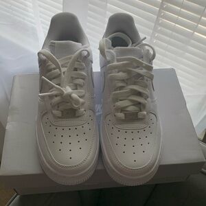 Women’s Air Force 1 size 6